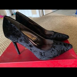 Velvet pumps